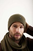 SVEN | Fine knitted hat with rubber logo III Groen