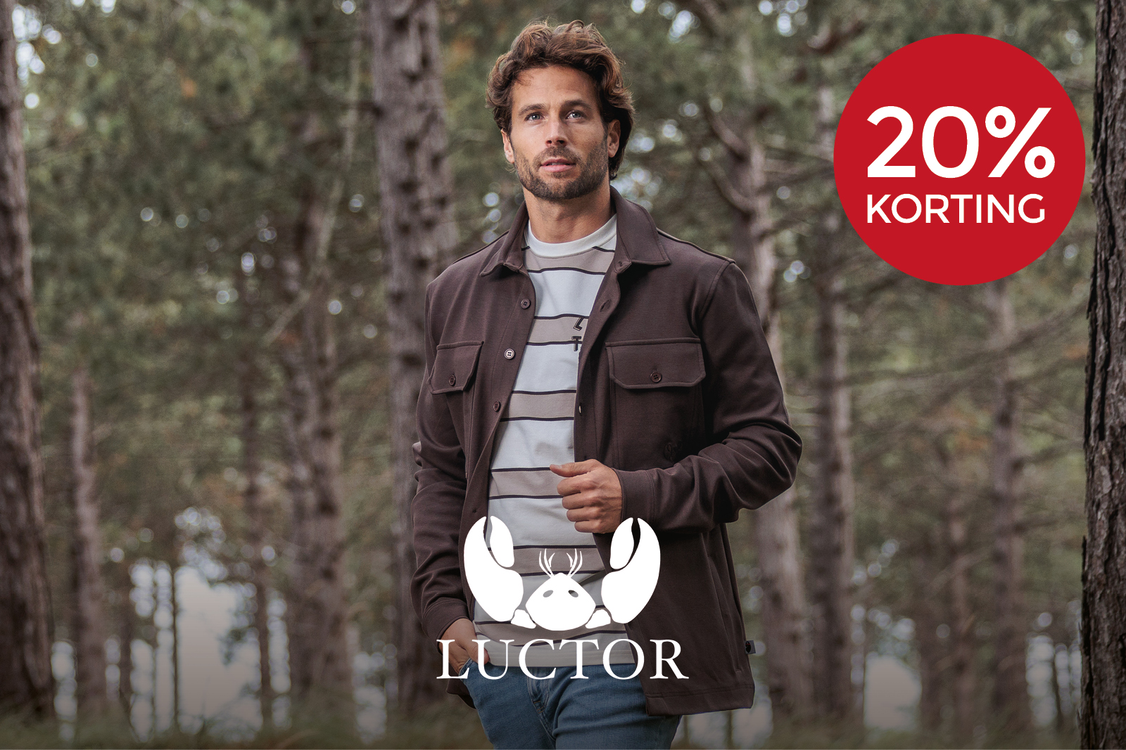 Man in een bruine jas en spijkerbroek met 20% korting op Luctor.